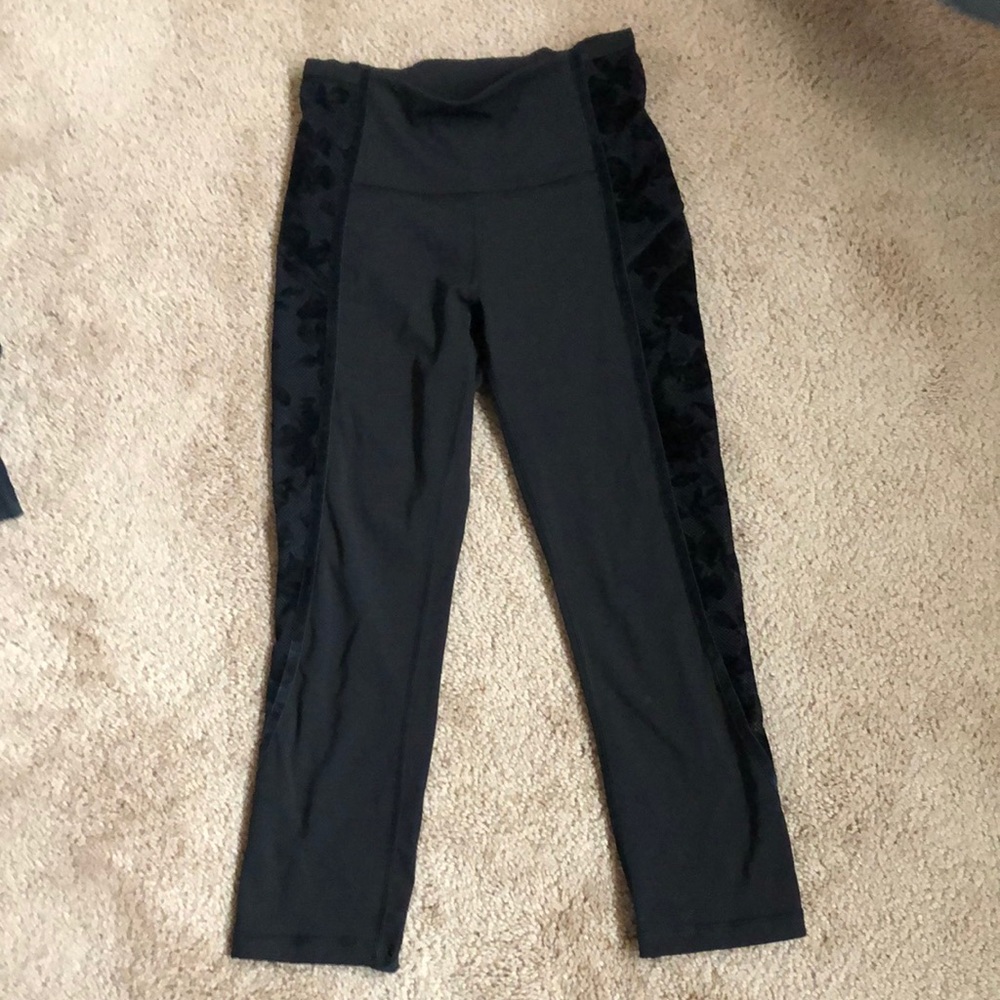 Lululemon cropped leggings. Size 4